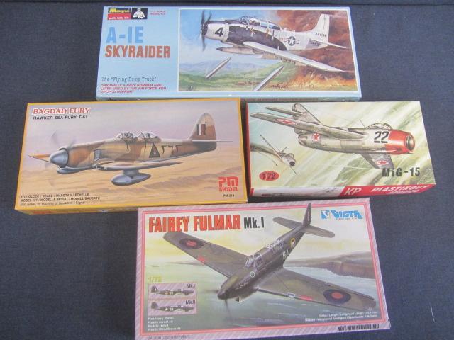 lot 141 image: Vintage Plastic Airplane Kits