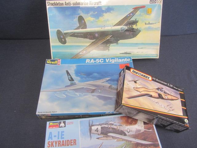 lot 143 image: Vintage Plastic Airplane Kits