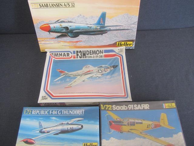 lot 144 image: Vintage Plastic Airplane Kits