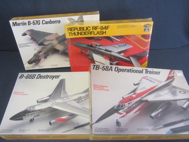 lot 148 image: Vintage Plastic Airplane Kits