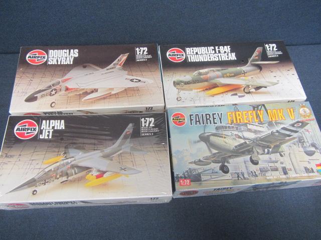 lot 150 image: Vintage Plastic Airplane Kits