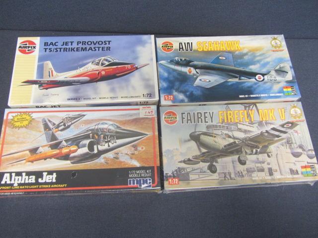 lot 152 image: Vintage Plastic Airplane Kits