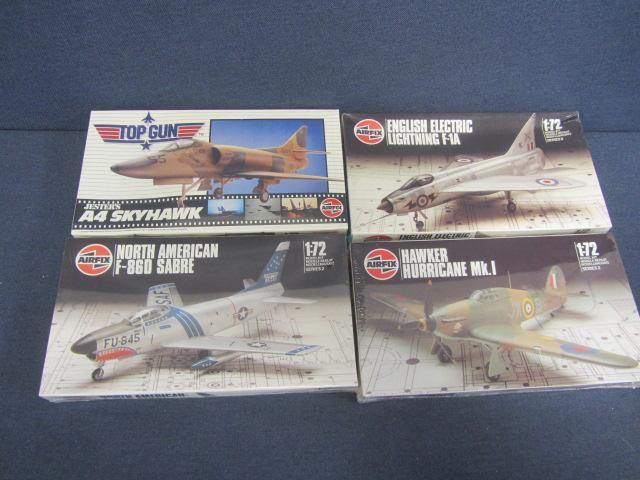 lot 153 image: Vintage Plastic Airplane Kits