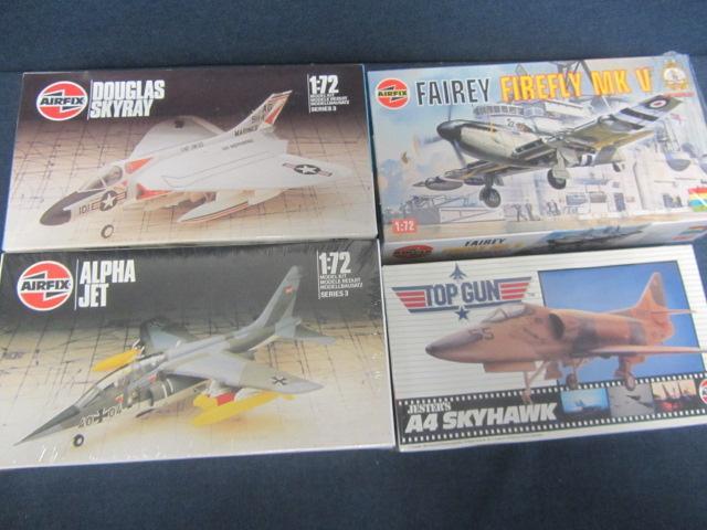 lot 154 image: Vintage Plastic Airplane Kits