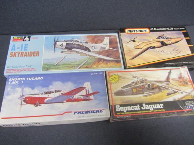lot 155 image: Vintage Plastic Airplane Kits
