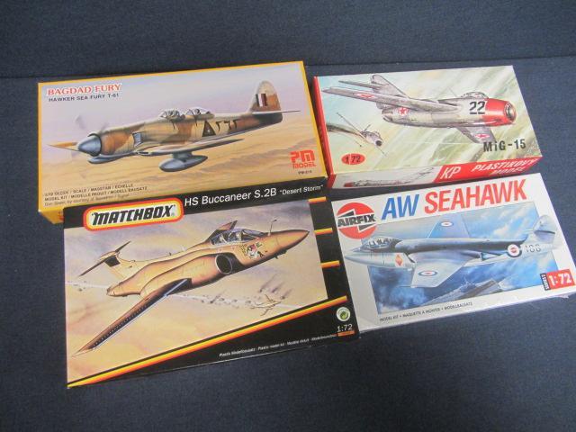 lot 156 image: Vintage Plastic Airplane Kits