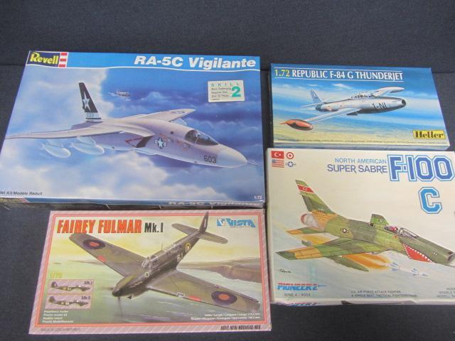 lot 159 image: Vintage Plastic Airplane Kits
