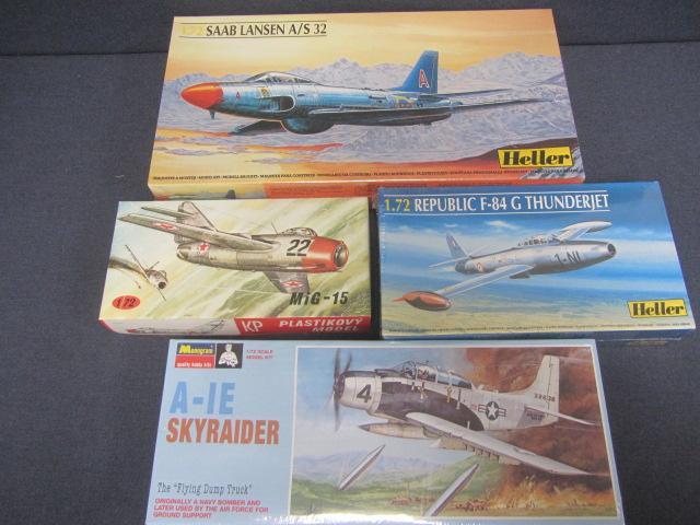 lot 160 image: Vintage Plastic Airplane Kits