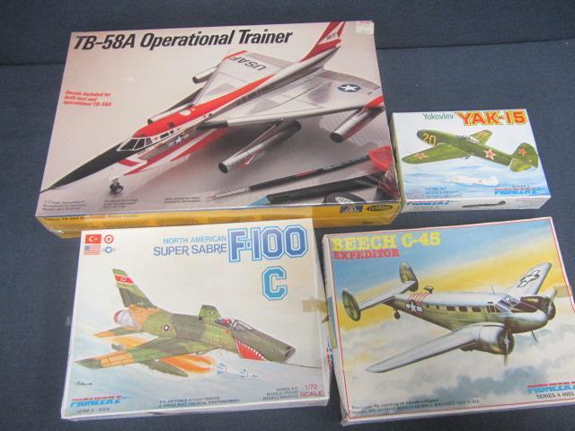 lot 161 image: Vintage Plastic Airplane Kits