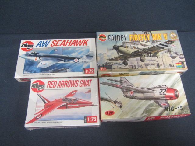 lot 162 image: Vintage Plastic Airplane Kits