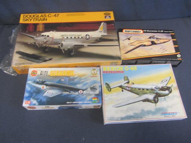 lot 167 image: Vintage Plastic Airplane Kits