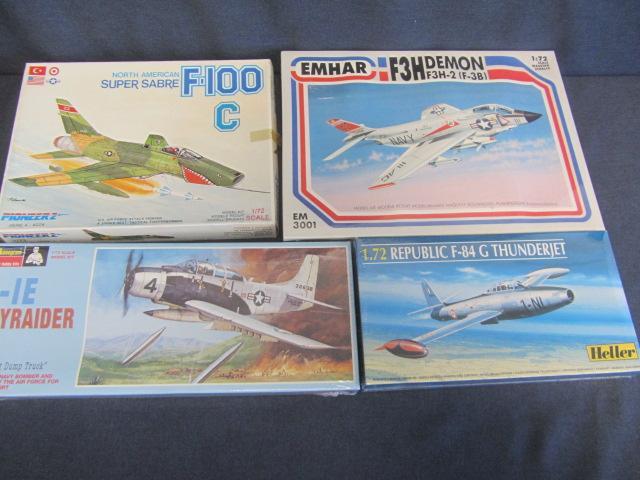 lot 169 image: Vintage Plastic Airplane Kits