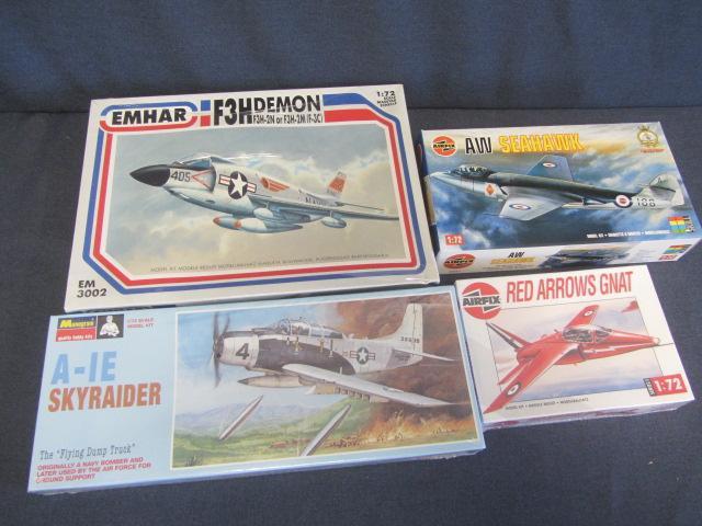 lot 172 image: Vintage Plastic Airplane Kits