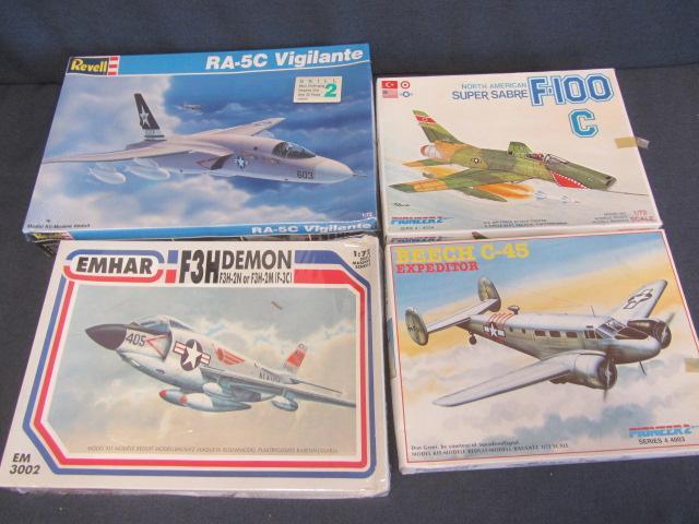lot 173 image: Vintage Plastic Airplane Kits