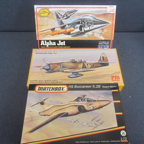 lot 83 image: Vintage Plastic Airplane Kits