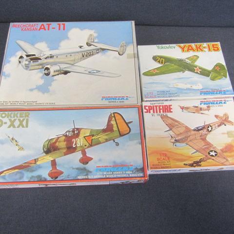lot 89 image: Vintage Plastic Airplane Kits