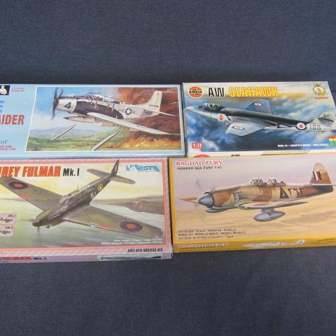 lot 91 image: Vintage Plastic Airplane Kits