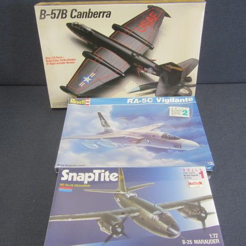 lot 92 image: Vintage Plastic Airplane Kits