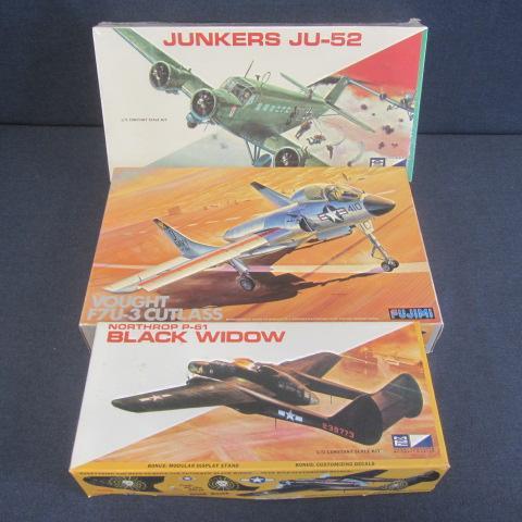 lot 93 image: Vintage Plastic Airplane Kits