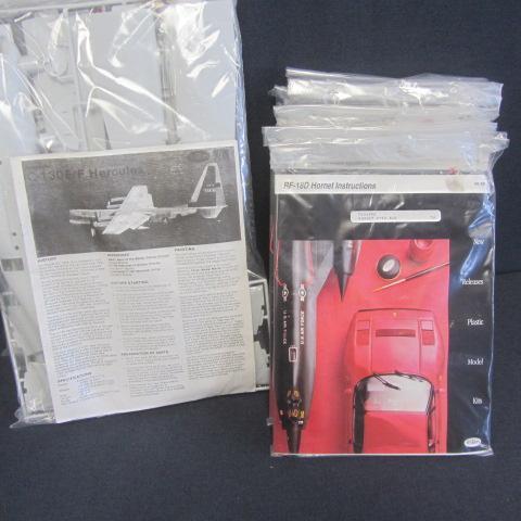 lot 94 image: Vintage Plastic Airplane Kits