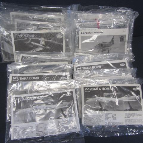 lot 95 image: Vintage Plastic Airplane Kits