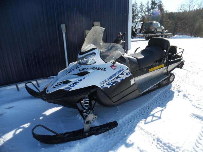 lot 2 image: 2010 Polaris IQ Widetrack