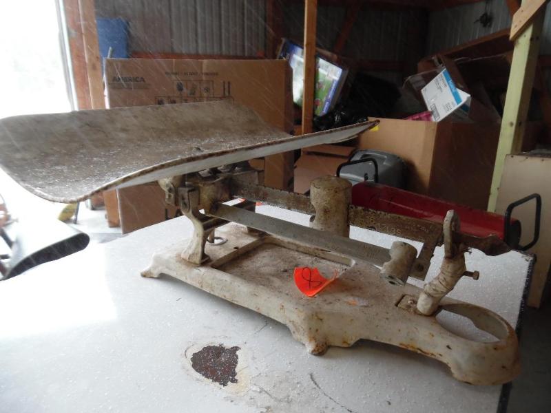lot 8 image: Vintage Scale