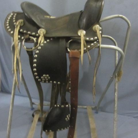 lot 1 image: Vintage Pony Saddle