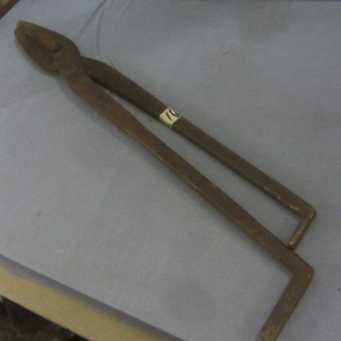 lot 108 image: Fencing Tool