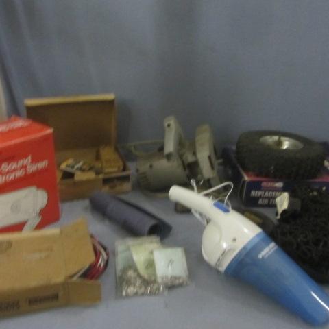 lot 112 image: Circular Saw, Nail Gun, Dust Buster