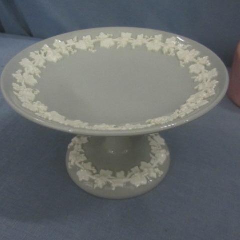 lot 18 image: Dresser Pieces, Doves