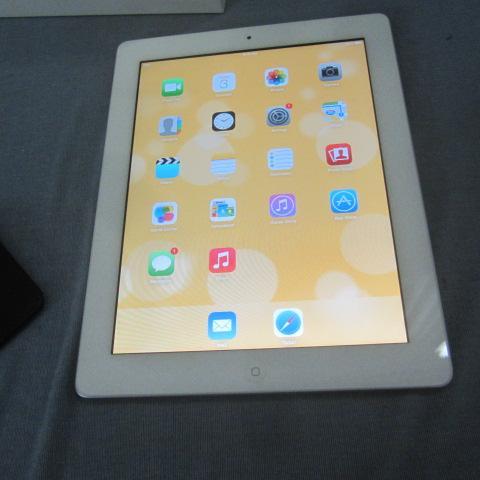lot 4 image: Apple iPad