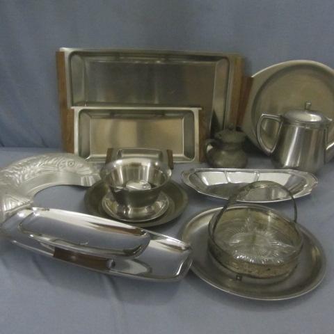 lot 45 image: Tea, Coffee Pots, Plates