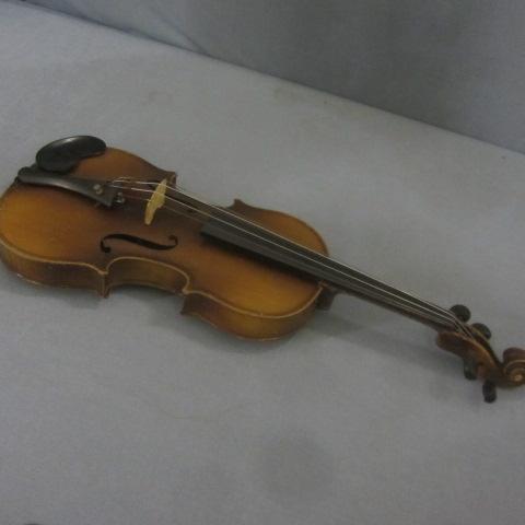 lot 5 image: Violin, Czech
