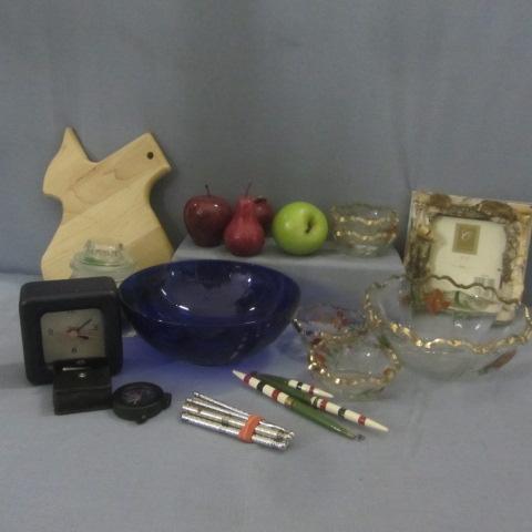 lot 55 image: Marble Fruit, Fishing Bobbers, Alarm Clocks, Berry Bowl Set