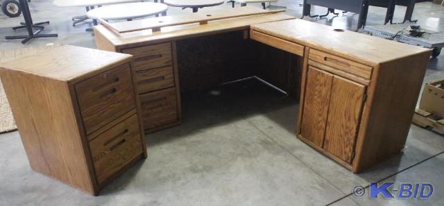 lot 5 image: Beautiful (3) Piece All Wood Desk S...