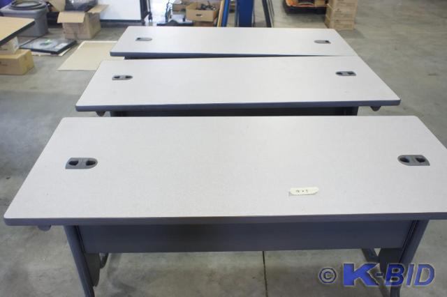 lot 55 image: Lot of (3) Hon Brand High End Offic...