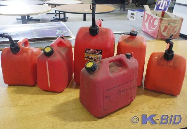 lot 74 image: Lot of (6) Various gas cans  Chilt...