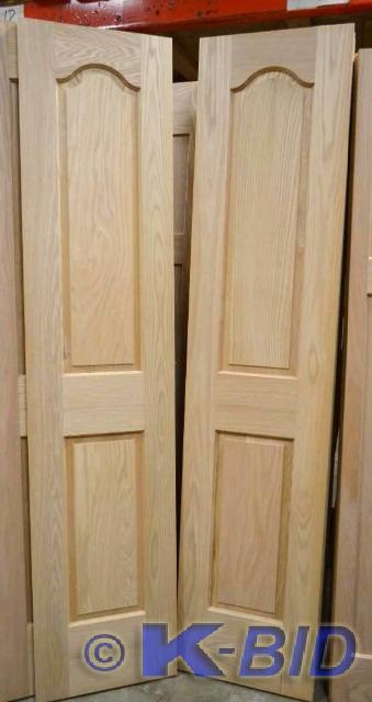 lot 67 image: 18 &nbspOak bifold slabs 2-panel ...