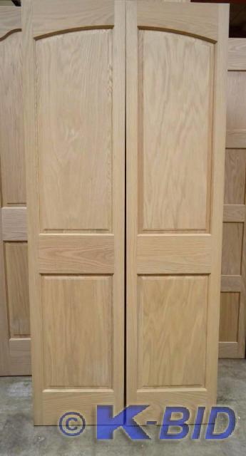lot 69 image: 18 Oak bifold slabs 2-panel half-a...