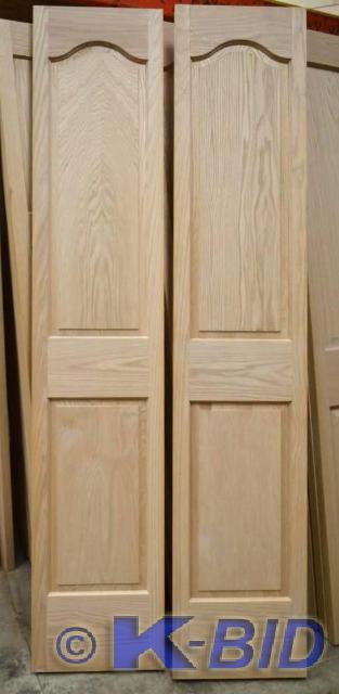 lot 70 image: 16 Oak bifold slabs 2-panel arch S...