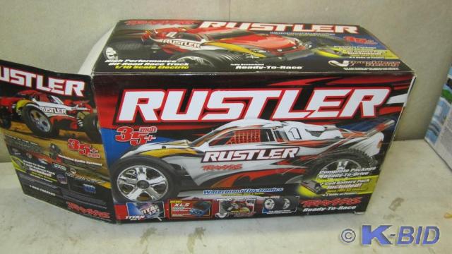 Rustler RC car, has a broken wheel