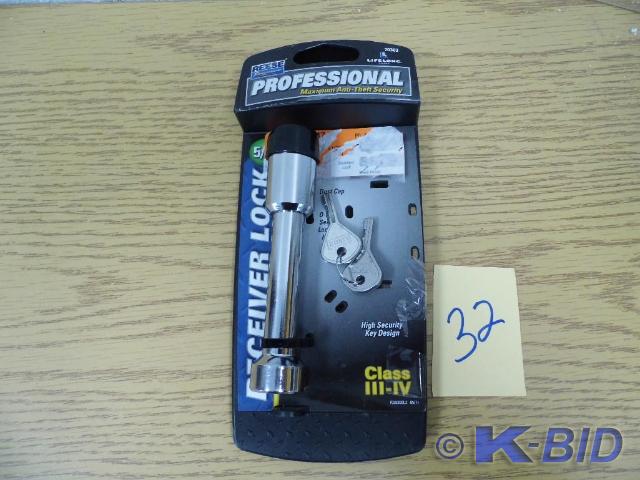 lot 32 image: Reese Professional Receiver Lock - ...