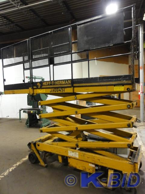 lot 10A image: Pac Craft Products Scissor Lift Mod...