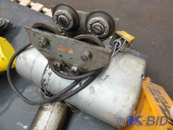 lot 14 image: CM 1-Ton Chain Hoist Model L 2,000 ...