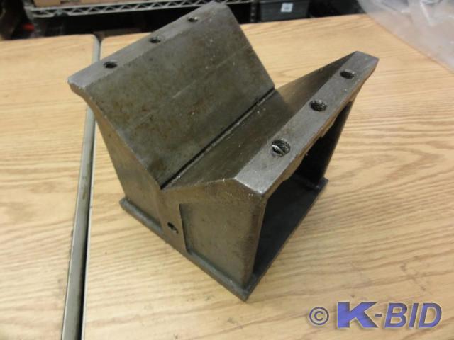 lot 177 image: Machine Products Detroit Riser V-Bl...
