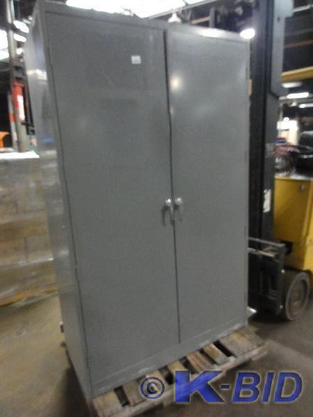 lot 207 image: 5-Shelf 2-Door Steel Cabinet 4-adju...