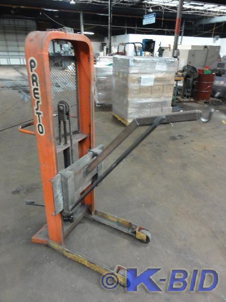 lot 221 image: Presto Die Lift Cart Model 5858 1,0...