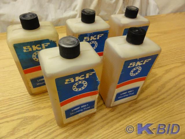 lot 32 image: (5) 1 Liter Bottles SKF LHMF 3001 ...