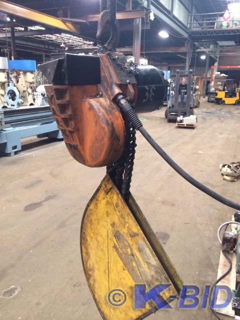 lot 366 image: Yale one ton electric hoist, model ...